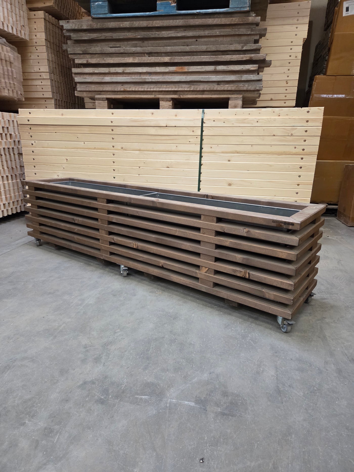 Udstillingsmodel: Luksus Plantekasse 177 cm | 7 Lægter | Brunbejdset