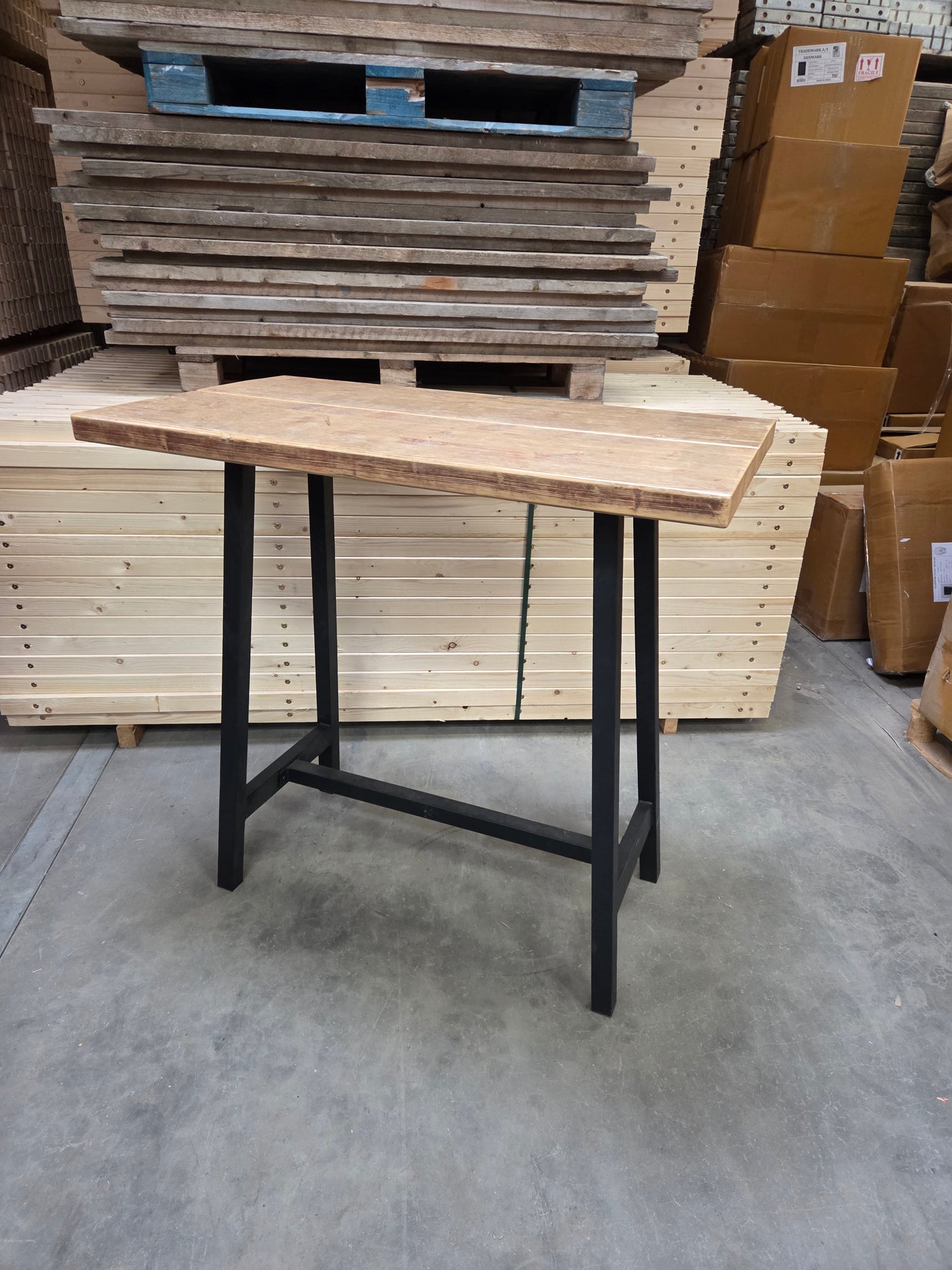 Udstillingsmodel: Barbord | 110 cm | Lakeret