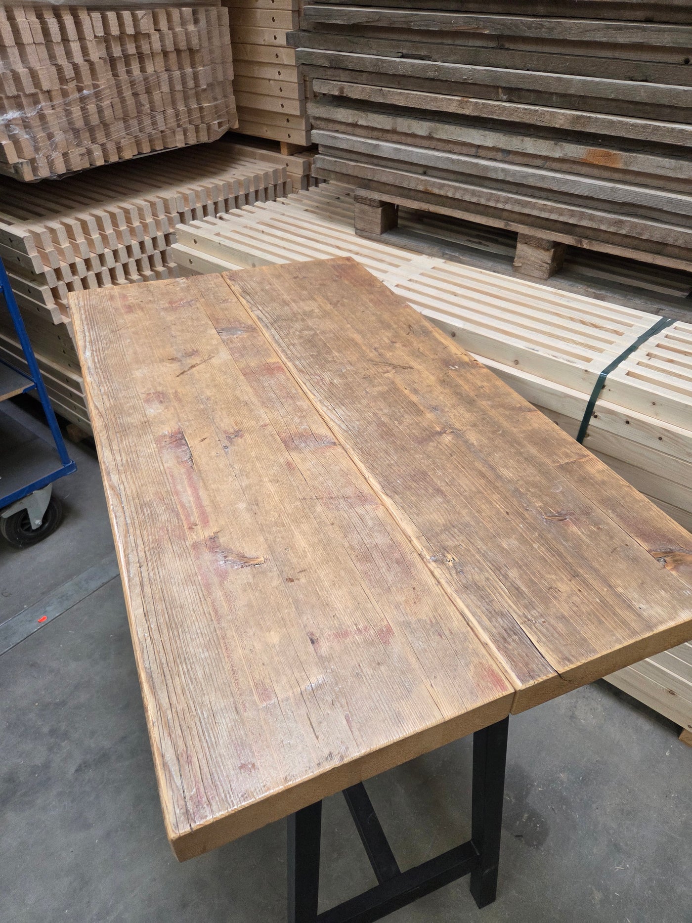 Udstillingsmodel: Barbord | 110 cm | Lakeret