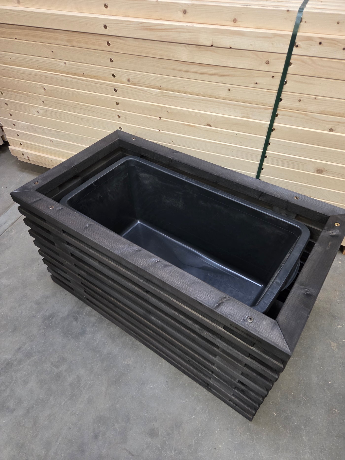 Udstillingsmodel: Plantekasse 95 cm | 9 Lægter | Sortbejdset