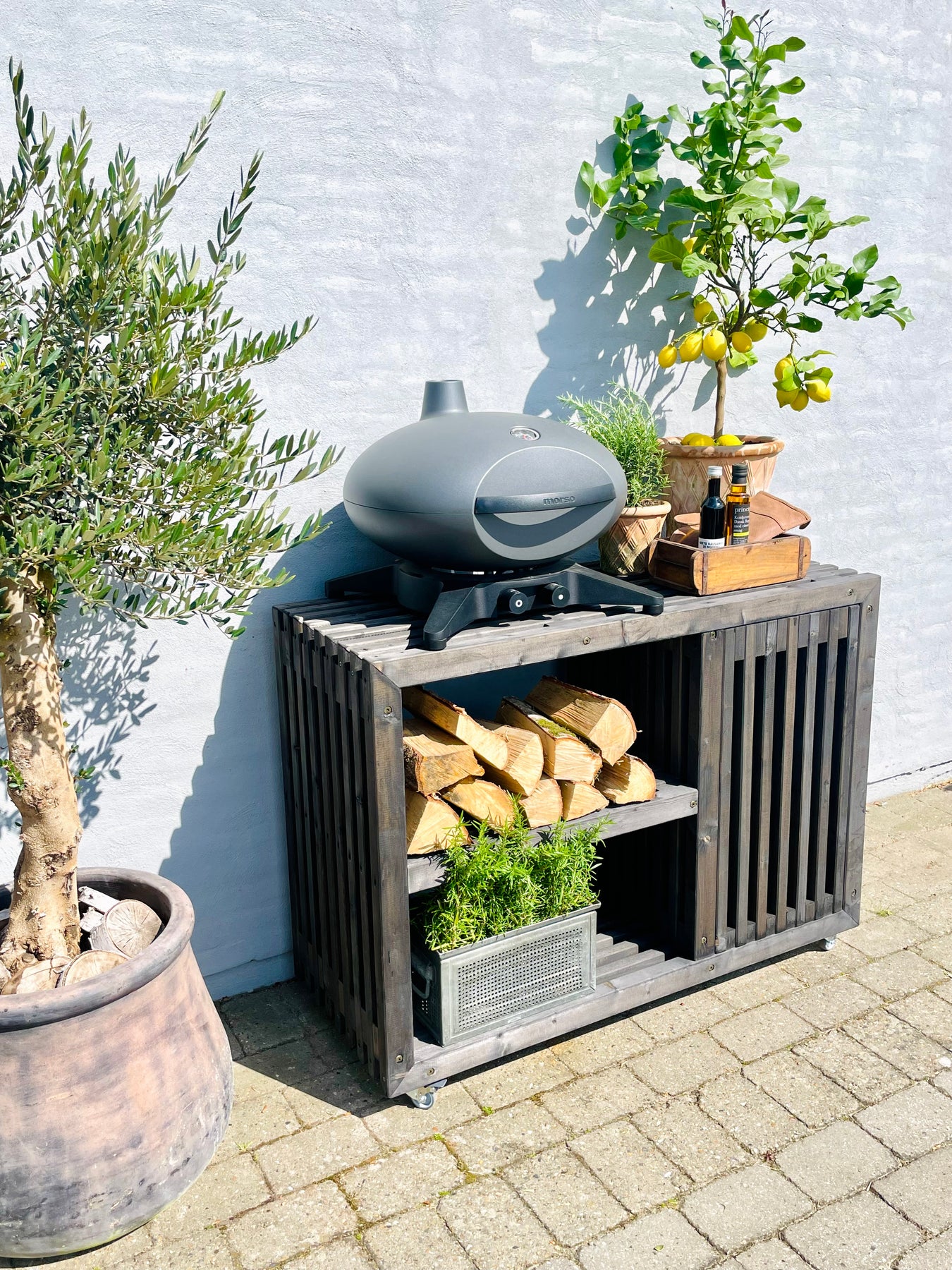 Luksus Grillbord Med Gasflaskeskjuler Sortbejdset K b Nu luksus-grillbord-med-gasflaskeskjuler-sortbejdset-k-b-nu