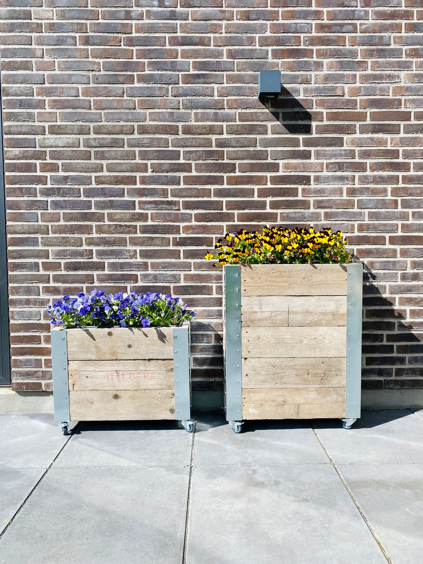 Blomsterkasse af Genbrugstræ | 66 cm
