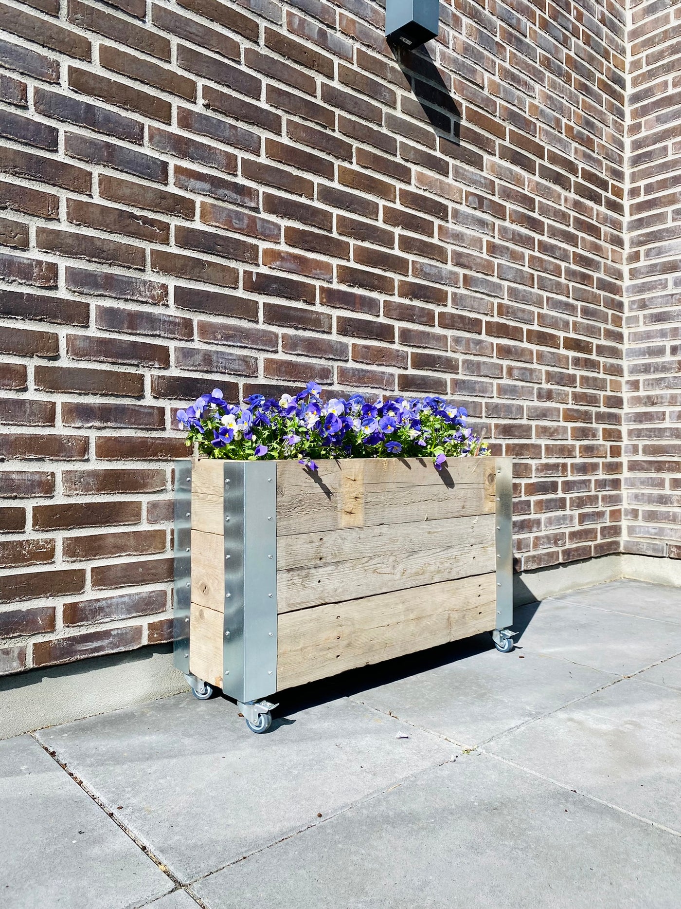 Blomsterkasse af Genbrugstræ | 86 cm
