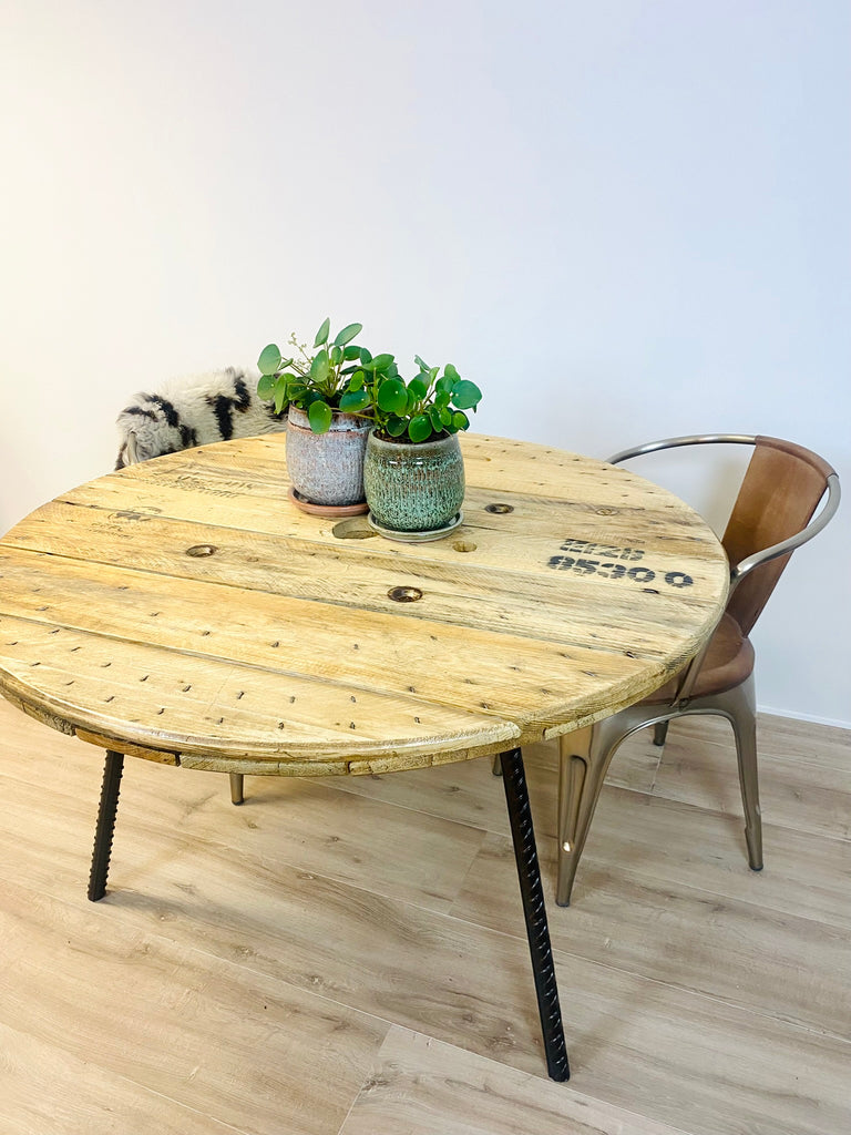 restaurant Puno nationalisme Kabeltromle bord | Rustikt bord i træ | Køb online | Kabeltromlen